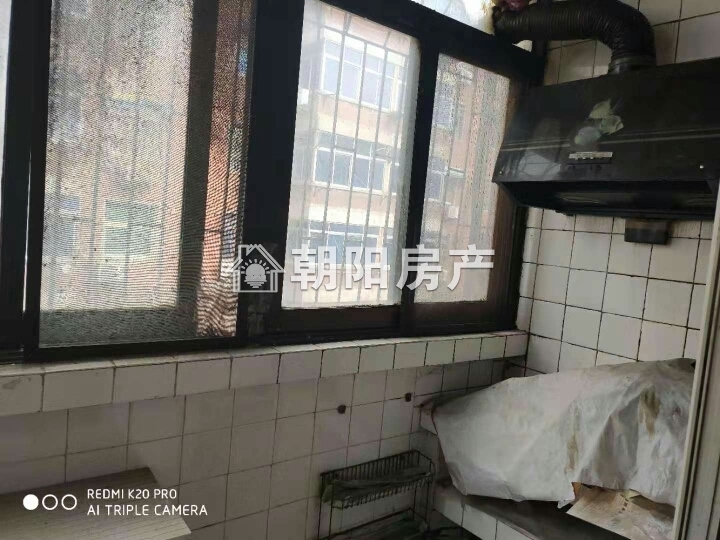 龙湖小区农行大院 101平 南向三室 满两年 交通便利