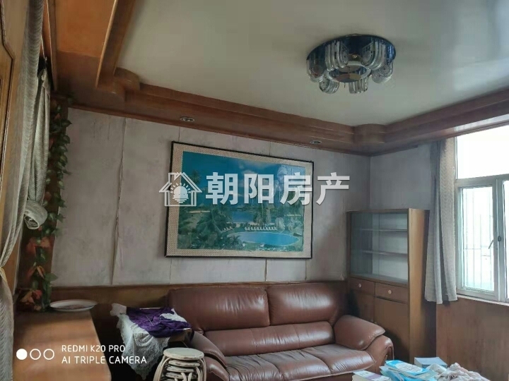 龙湖小区农行大院 101平 南向三室 满两年 交通便利