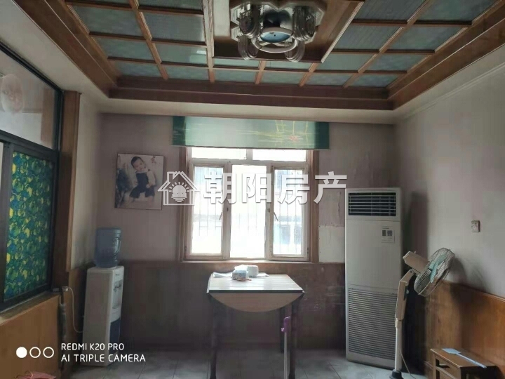 龙湖小区农行大院 101平 南向三室 满两年 交通便利