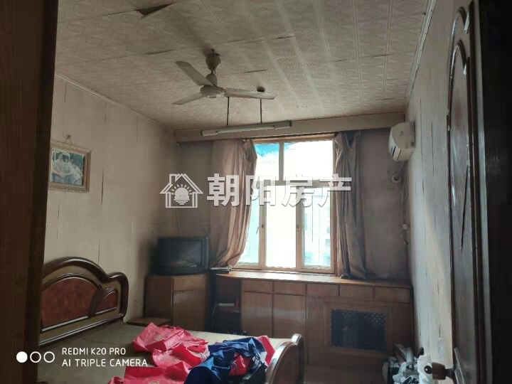 龙湖小区农行大院 101平 南向三室 满两年 交通便利