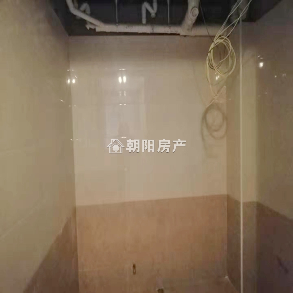 英伦联邦 101平 朝南精装两室 学区房 低楼层