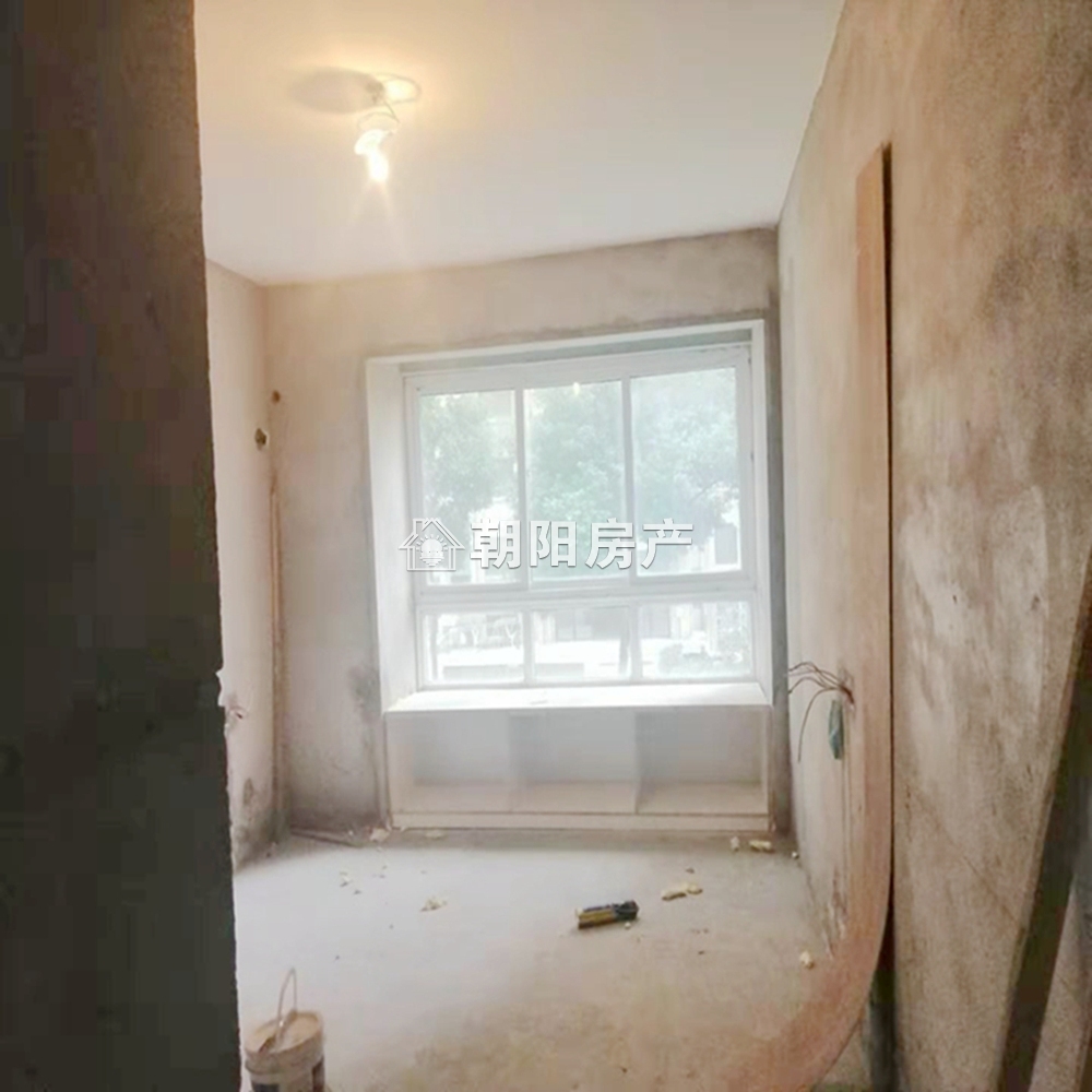 英伦联邦 101平 朝南精装两室 学区房 低楼层