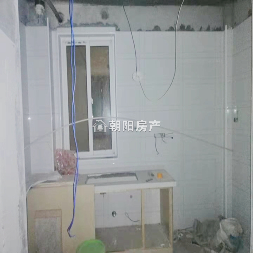 英伦联邦 101平 朝南精装两室 学区房 低楼层