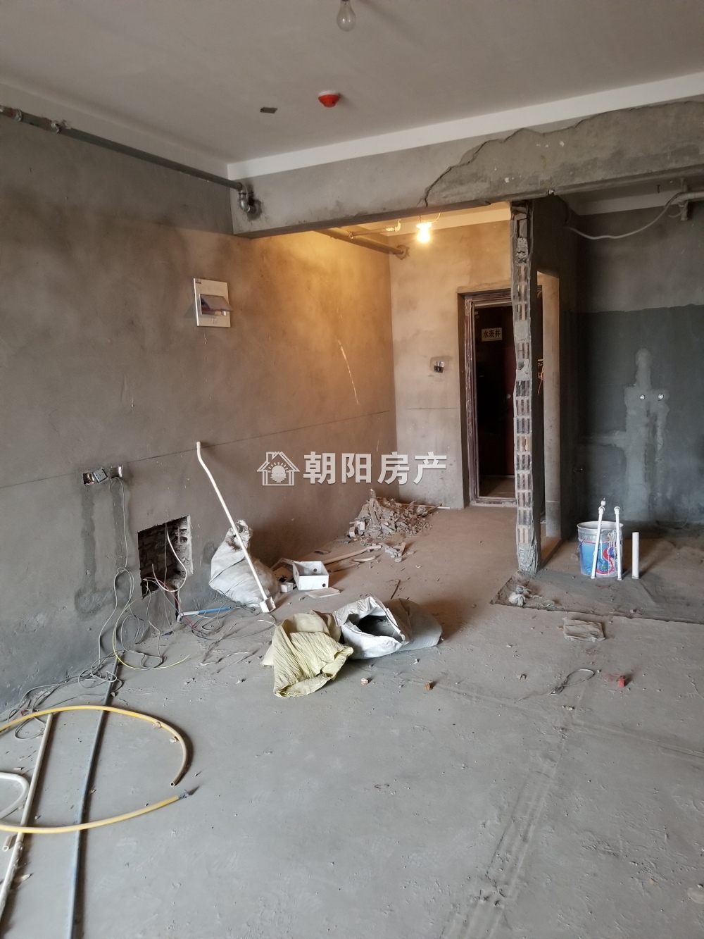汇金广场 37平 一室一厅 毛坯 满两年 学区房 交通便利