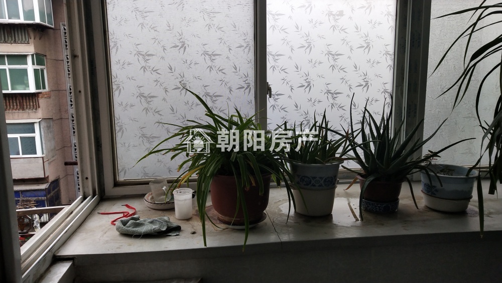 物资新村 75平 朝南双阳台精装 满两年 交通便利