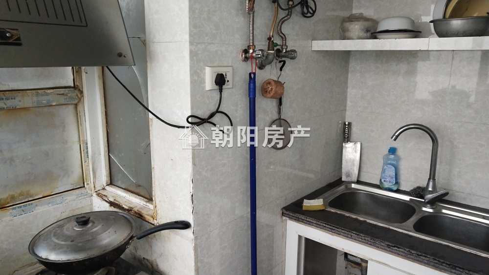 物资新村 75平 朝南双阳台精装 满两年 交通便利