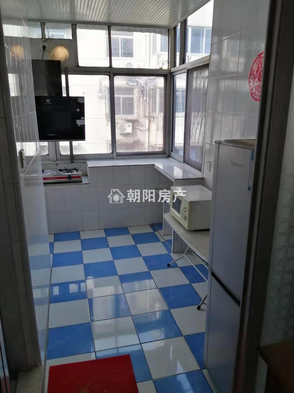 医药公司家属楼 70平 东向采光好三室 交通便利 配套齐全