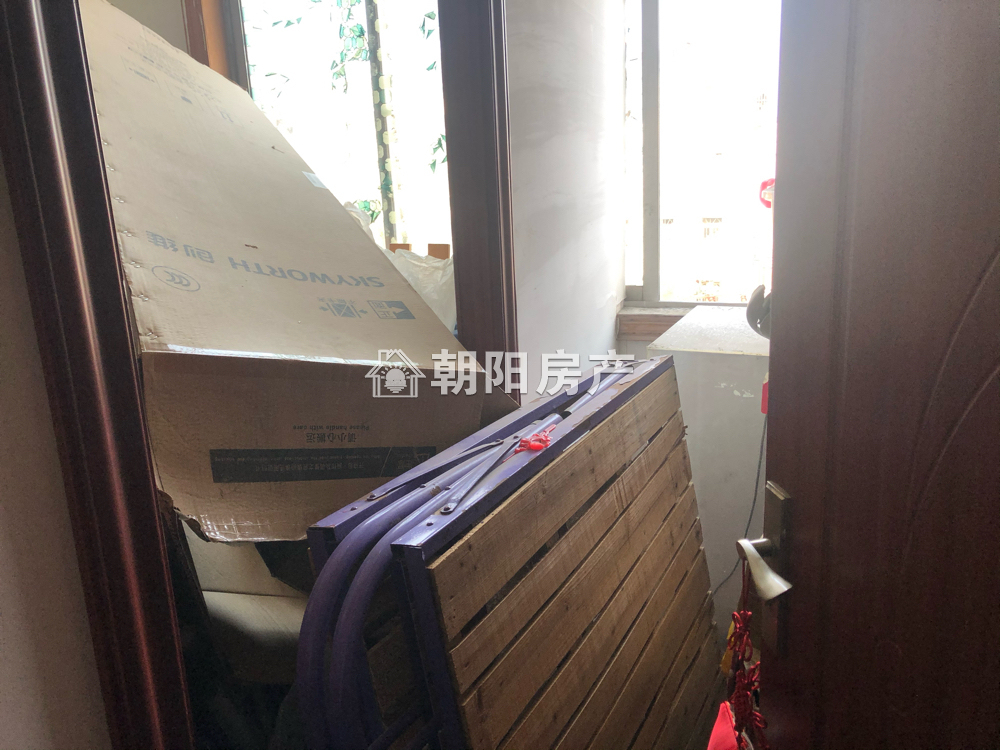国庆花园 143平 南向大两居 交通便利 单价2095元