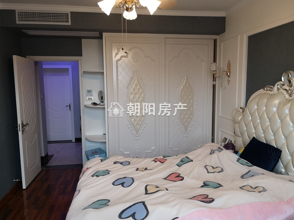 春雨梧桐 115平 南向豪装三室 交通便利 配套齐全
