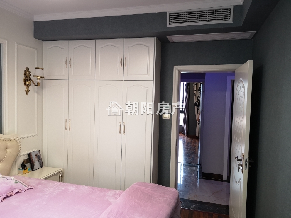 春雨梧桐 115平 南向豪装三室 交通便利 配套齐全
