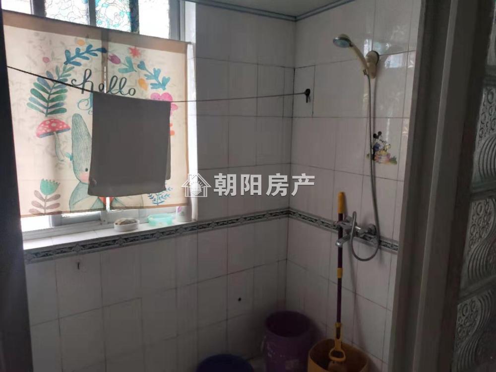 东苑小区西区 112平 南向三室两厅 满两年 简装采光好