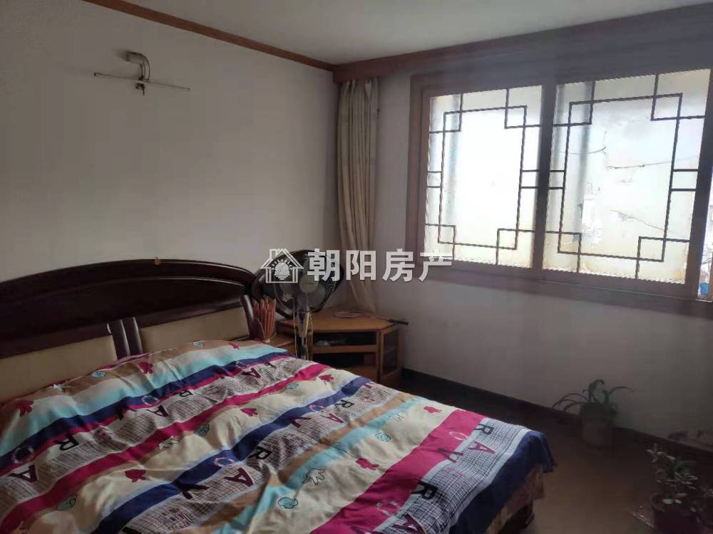 东苑小区西区 112平 南向三室两厅 满两年 简装采光好