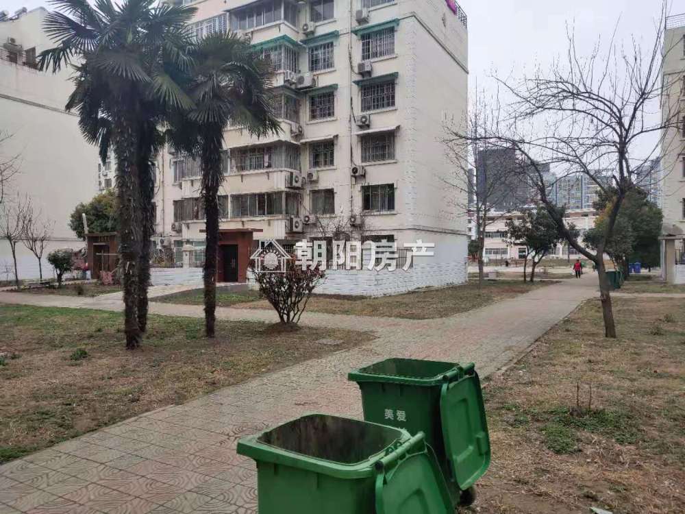 东苑小区西区 112平 南向三室两厅 满两年 简装采光好