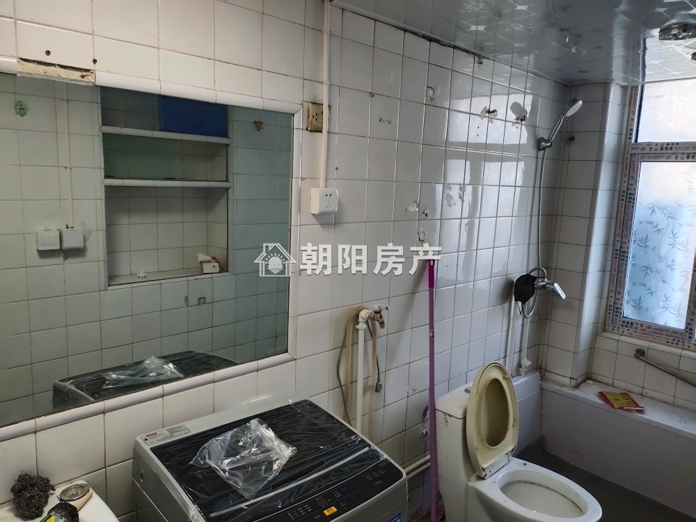 商检楼 83平 南向四室一卫 交通便利 配套齐全