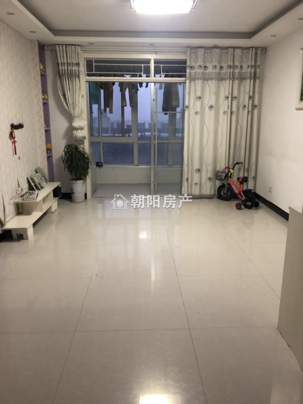 中央花园 98平 两室两厅 南向采光好 交通便利 精装