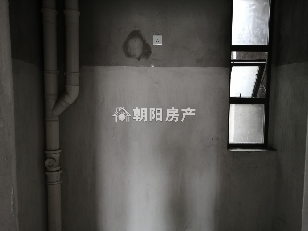 天玺国际城 130平 南向三居 毛坯低楼层 交通便利