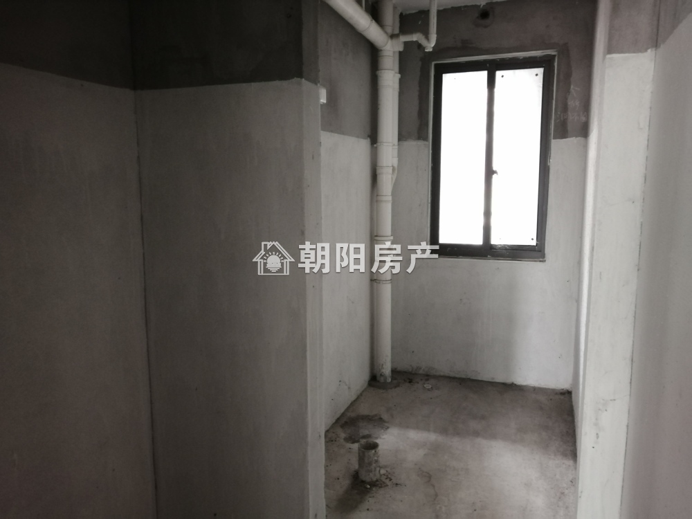 天玺国际城 130平 南向三居 毛坯低楼层 交通便利