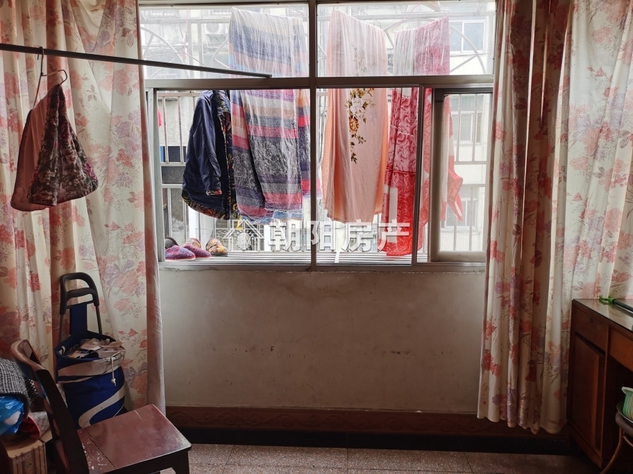 东苑新村 90平 朝南两居 学区房 简装 交通便利 随时看房