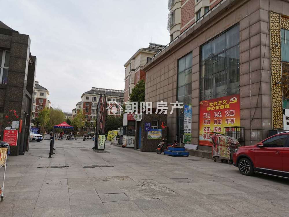 凤凰花园 128平 精装三室朝南 学区房 交通便利
