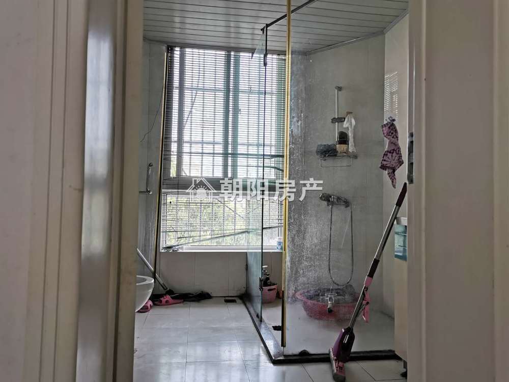 凤凰花园 128平 精装三室朝南 学区房 交通便利