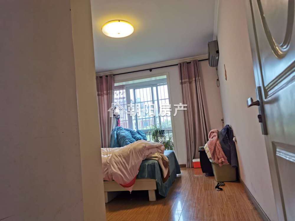 凤凰花园 128平 精装三室朝南 学区房 交通便利