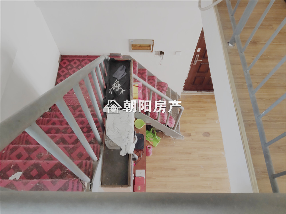 巴黎春天 169平 朝南四室普装 满五唯一 随时看房