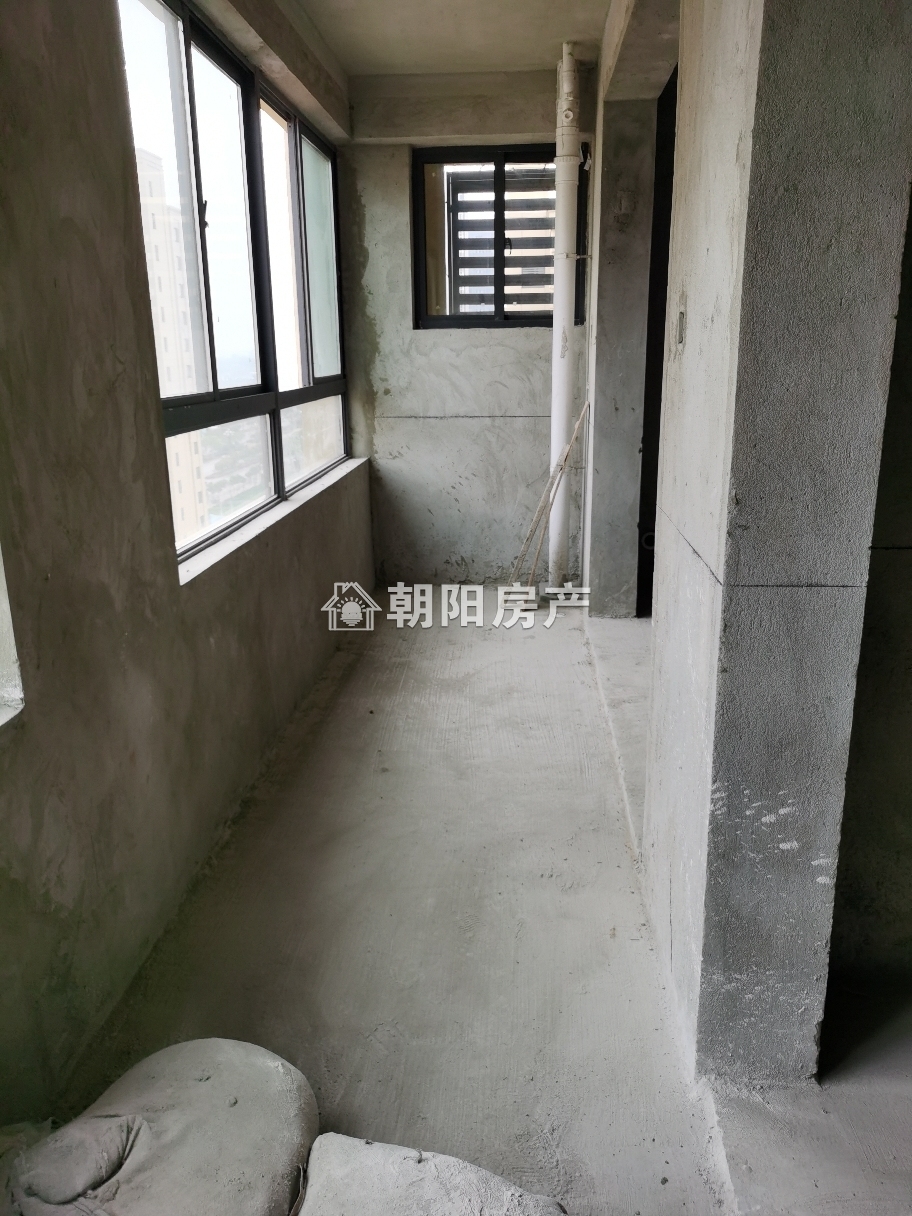 金地天悦 99平 南向三居 毛坯 交通便利 学区房