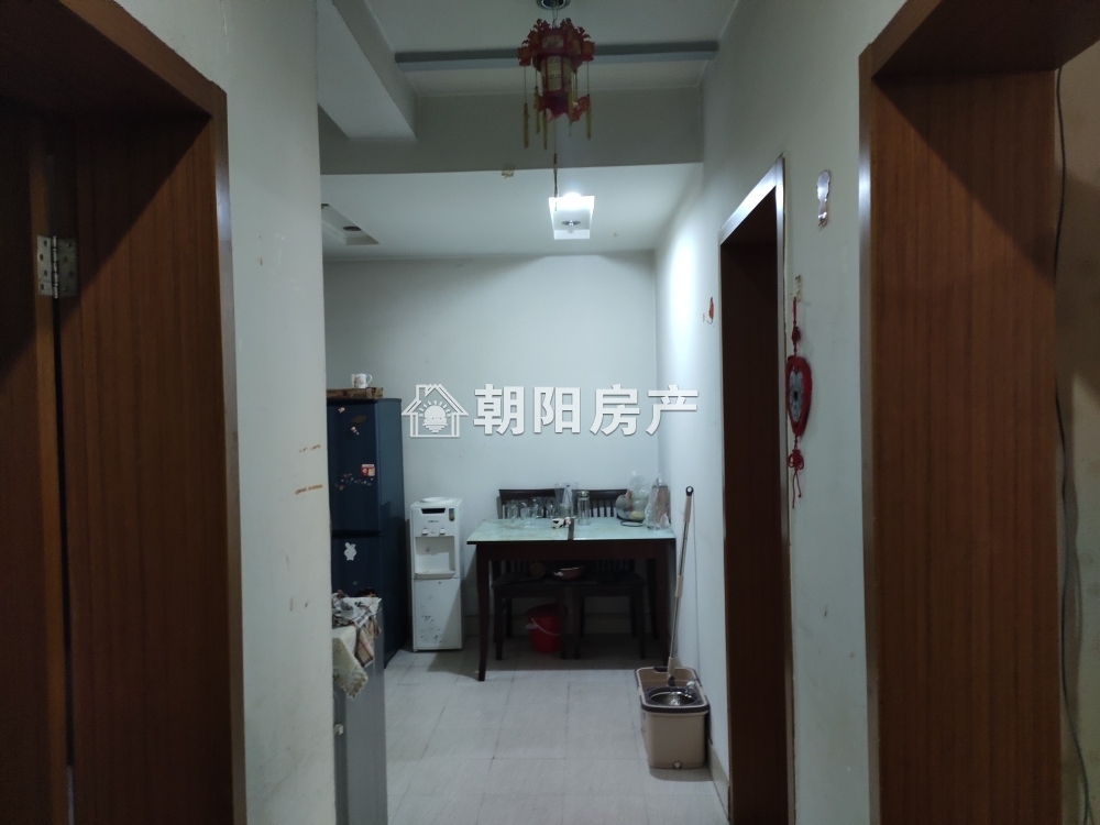 工农村 80平 朝南三室精装 满两年 1612元/平