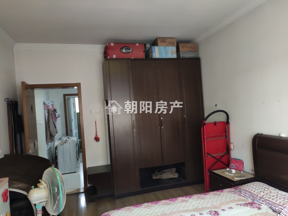 工农村 80平 朝南三室精装 满两年 1612元/平