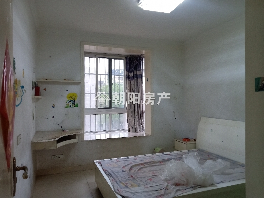 卧龙山庄东区 76平 精装朝南两居 满两年 免税