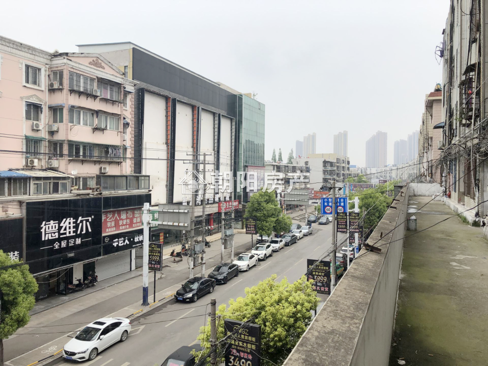 香港街 92平 南向两室简装 满两年 交通便利