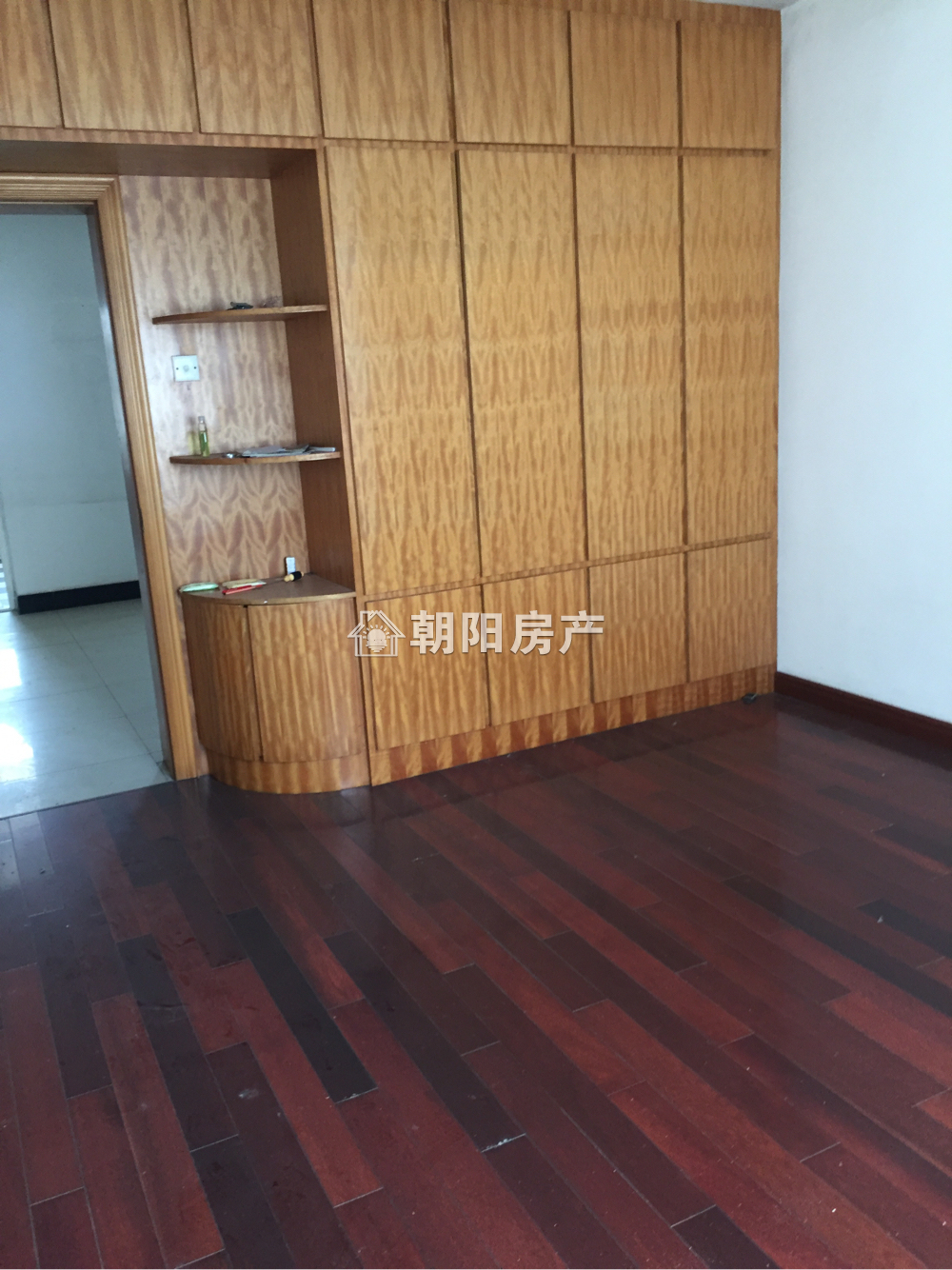 香港街 89平 南向两室中装 满两年 交通便利
