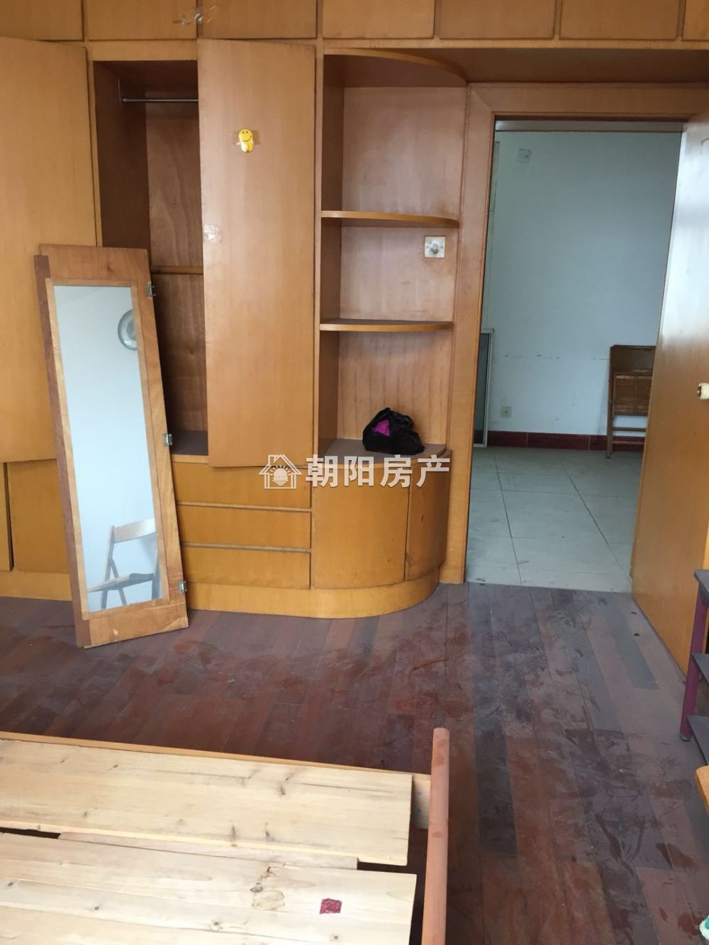 香港街 81平 南向两室采光好 满两年 学区房
