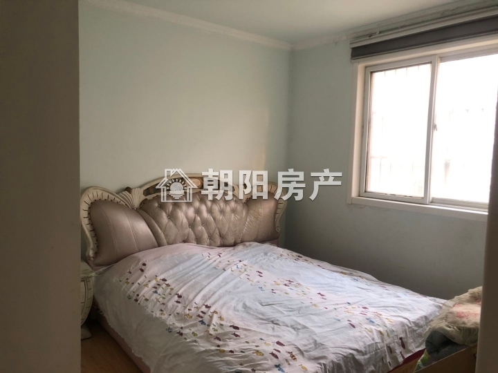 香樟苑二期 100平 南向精装三室 满两年 2480元/平