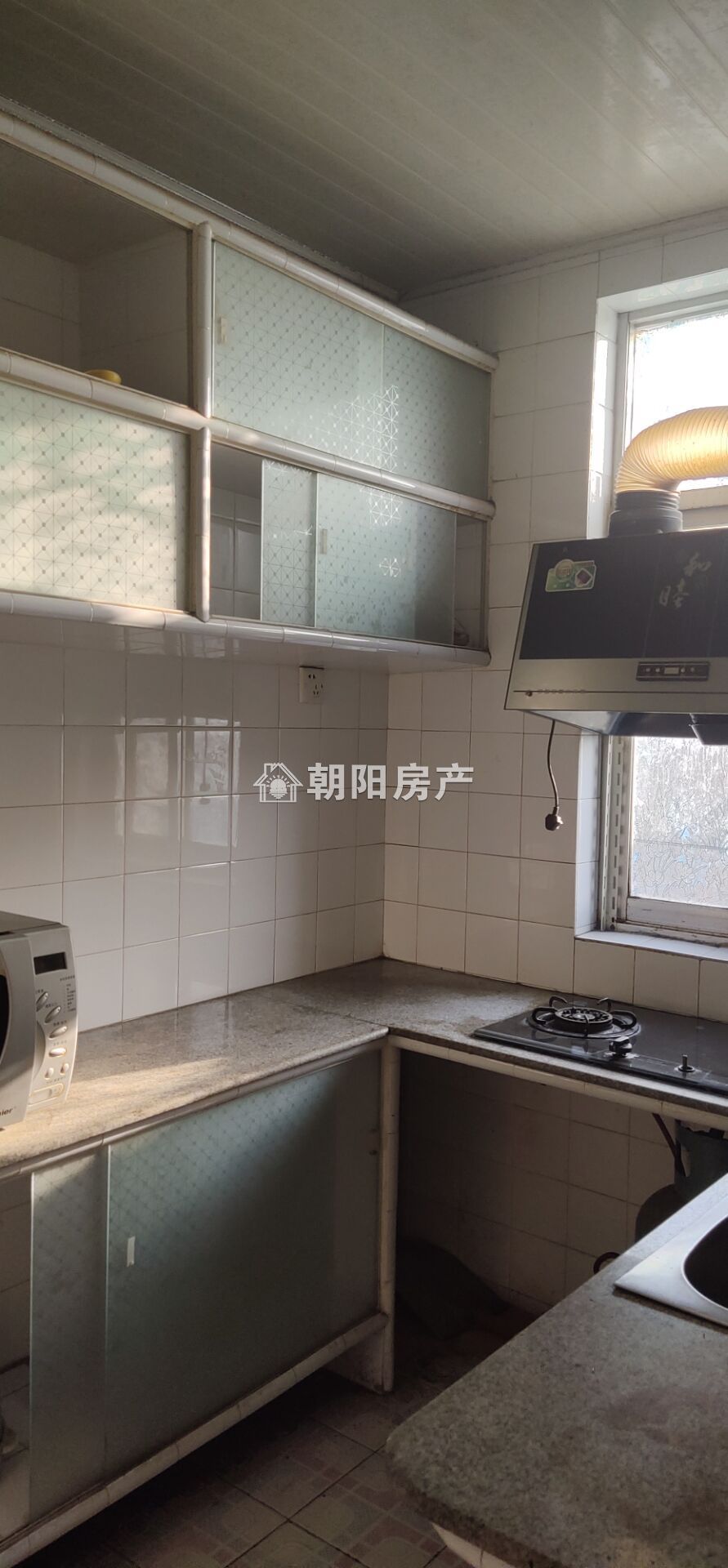 翡翠苑 70平 东向两居 简装 满两年 单价2961元/平
