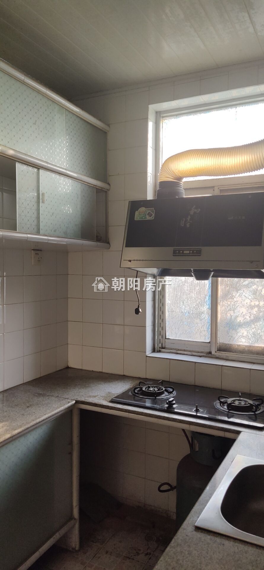 翡翠苑 70平 东向两居 简装 满两年 单价2961元/平