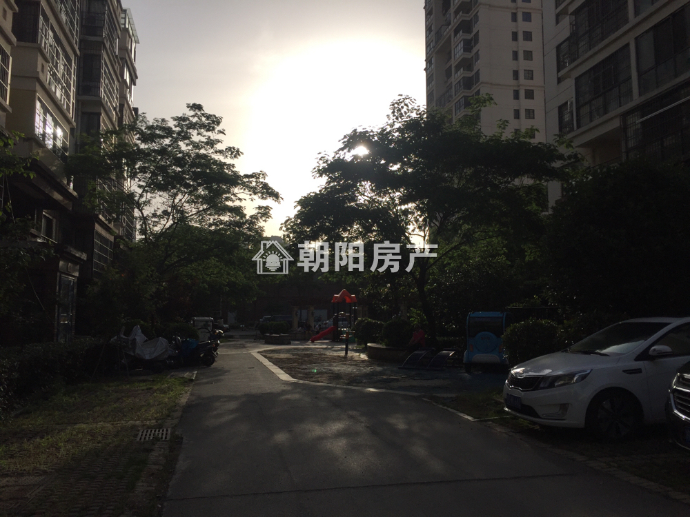 金地月伴湾111平3室 毛坯高性价比 单价2333元