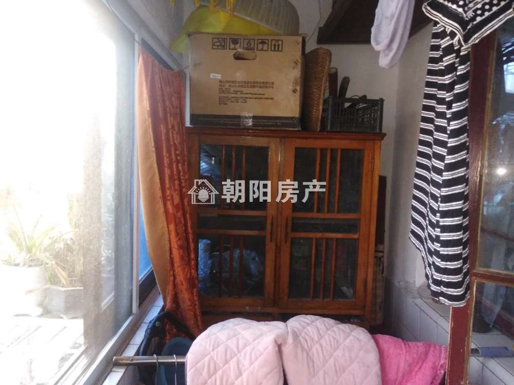 香港街 63平 南向两室一卫 满两年 学区房 普装