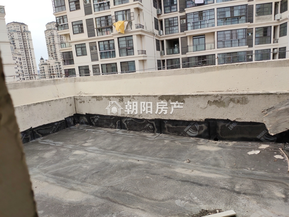 金地月伴湾三区 136平 四室二厅 精装高楼层 交通便利