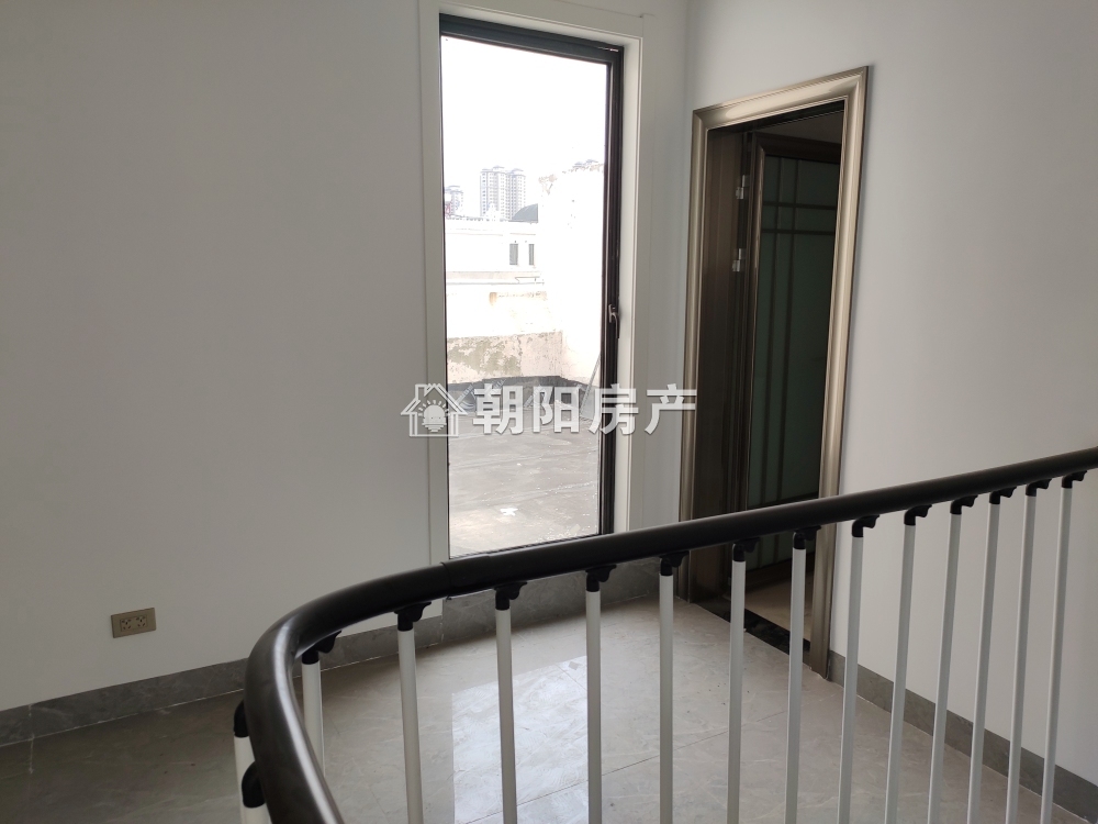 金地月伴湾三区 136平 四室二厅 精装高楼层 交通便利