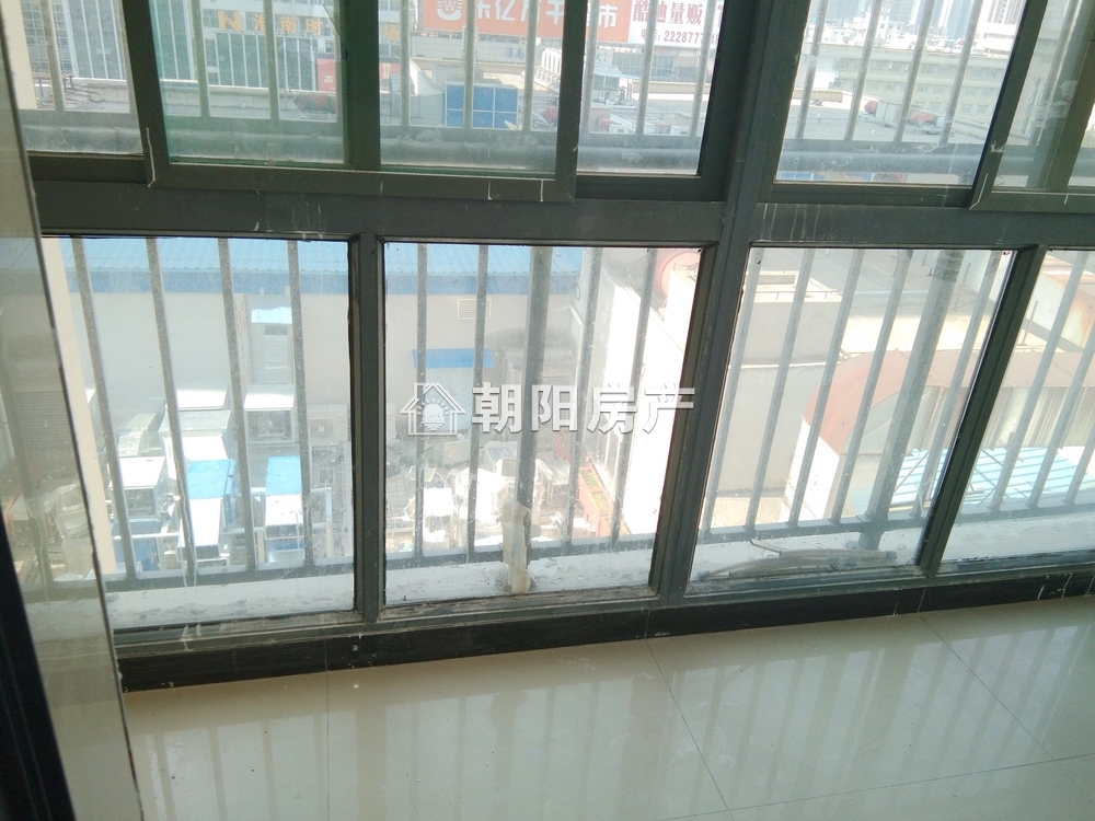 东方国际广场 123平 南向精装三居 学区房 交通便利