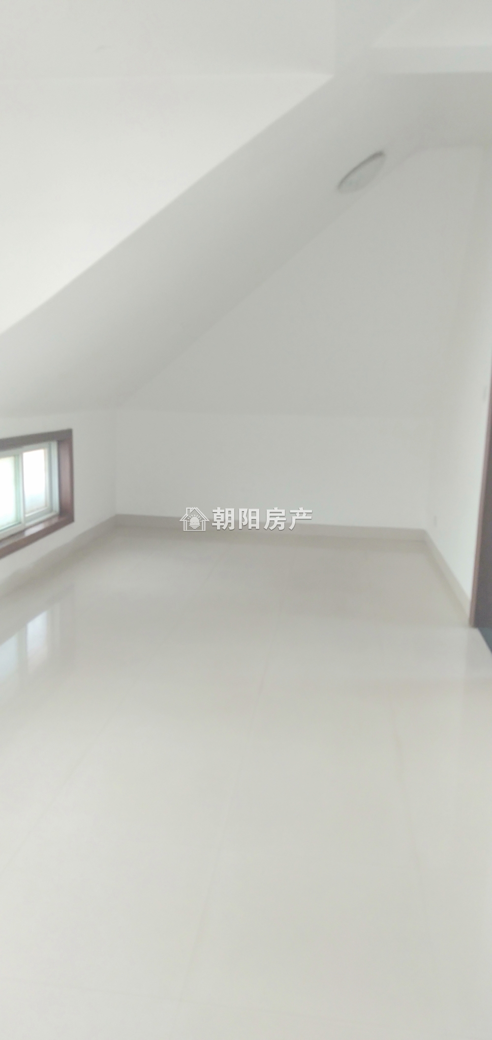 金港家园 130平 南向三室 满两年 2923元/平
