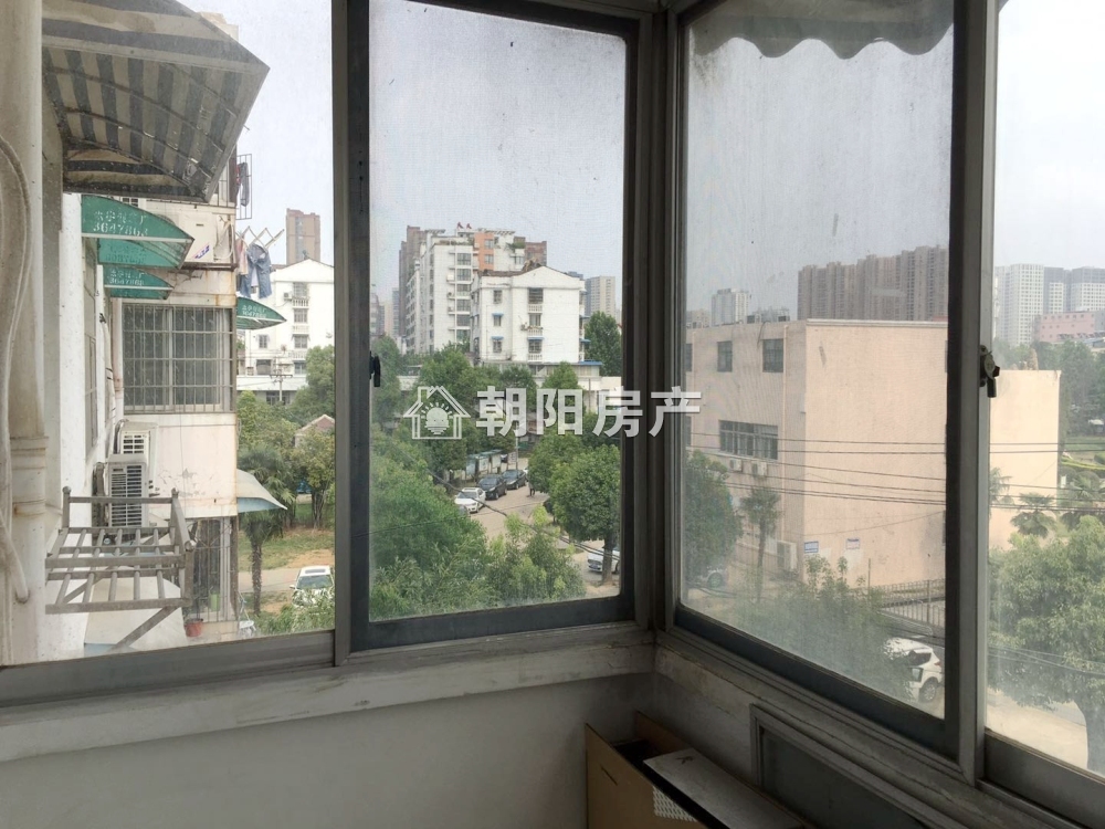 东苑小区西区 110平 朝南精装三室 满两年 交通便利