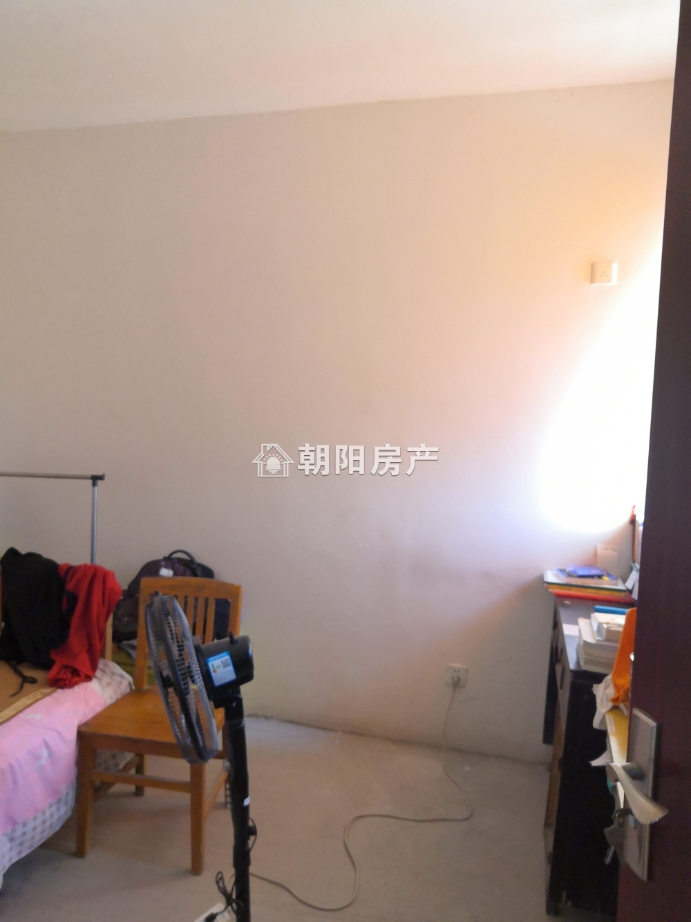 西湖春天 84平 南向两室一厅 采光好 简装