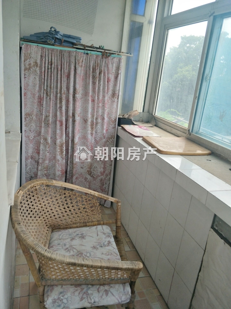 三中家属楼 78平 南向三居 满两年 交通便利