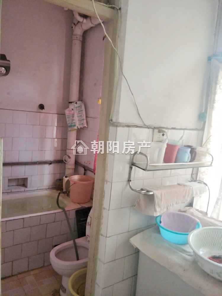 三中家属楼 78平 南向三居 满两年 交通便利