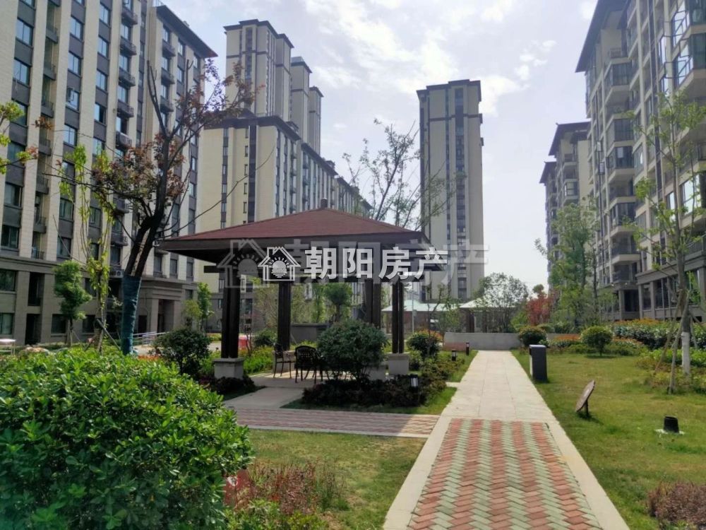 御景学府 142平 南北通透四室 交通便利 毛坯