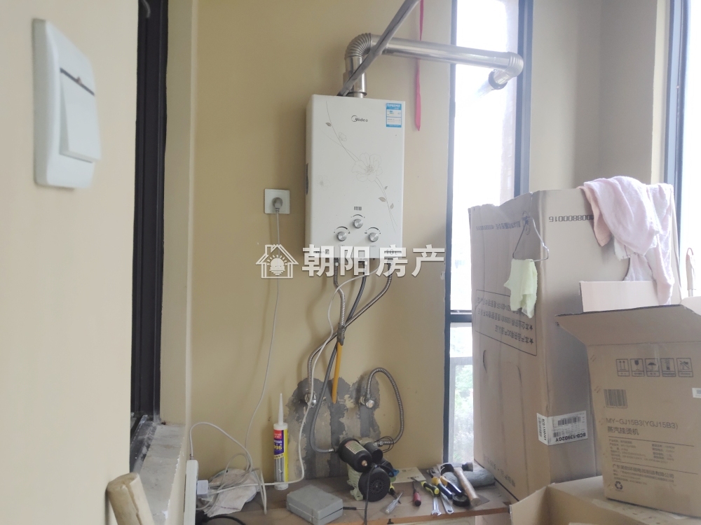 西湖春天 126平 朝南三室 简装 交通便利 学区房 满两年