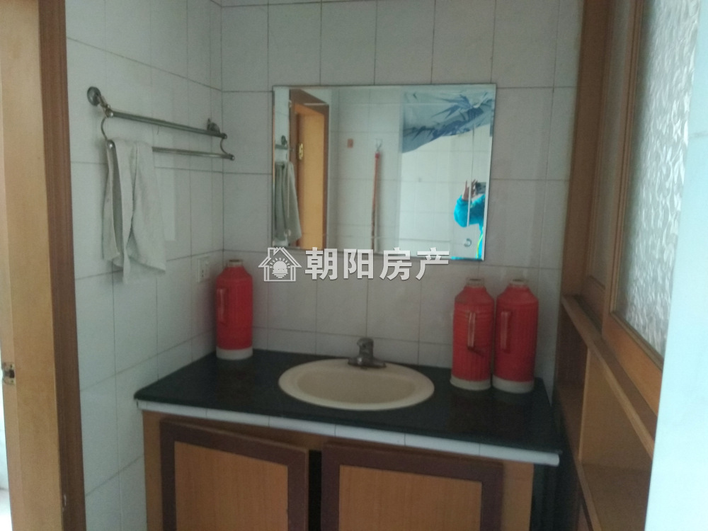 广场小区 84平 南向两室 满两年免税 简装