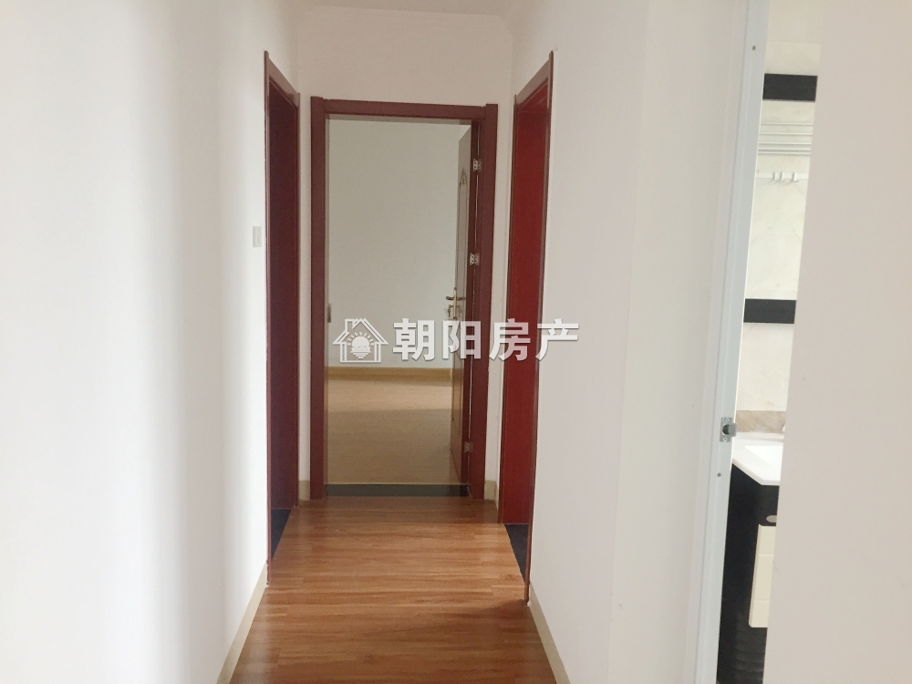 金地环球港 128平 南向三室二厅 随时看房 普装温馨出租